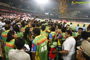 Kerala Strikers Vs Mumbai Heroes - Celebrity Cricket League