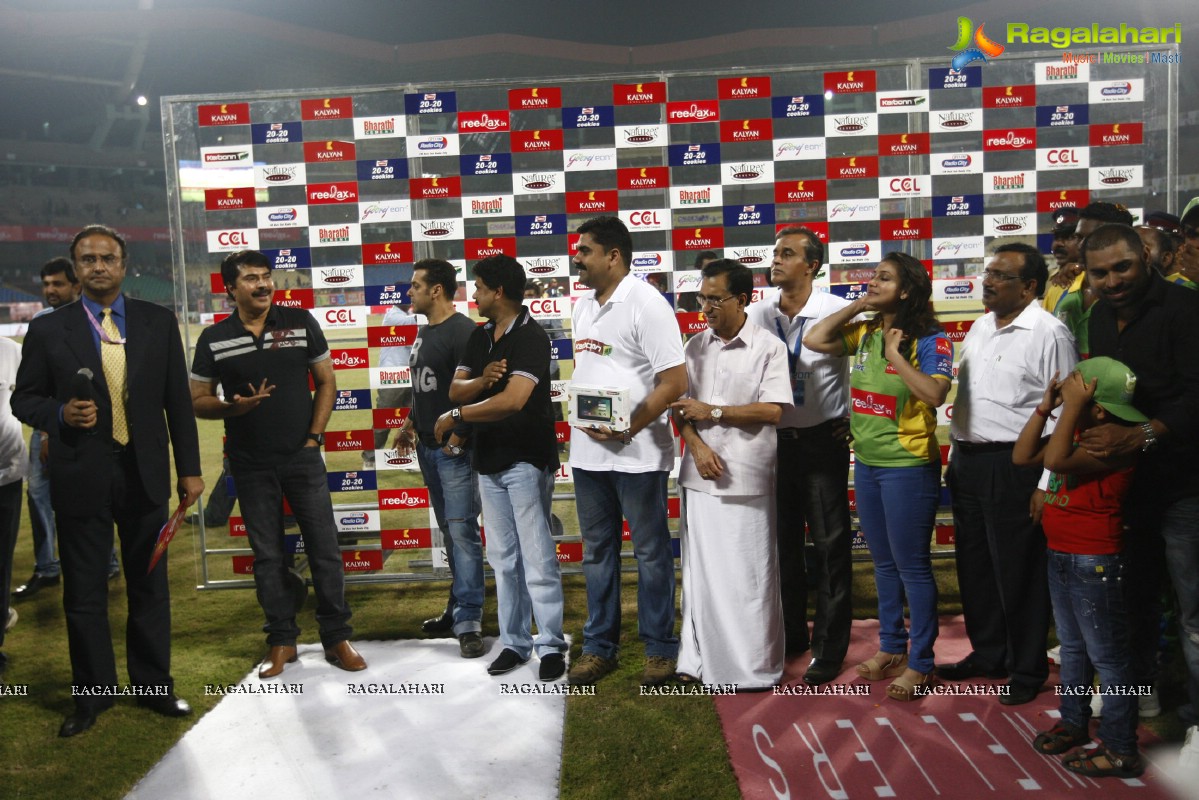 CCL 3: Kerala Strikers Vs Mumbai Heroes Match (Set 2)