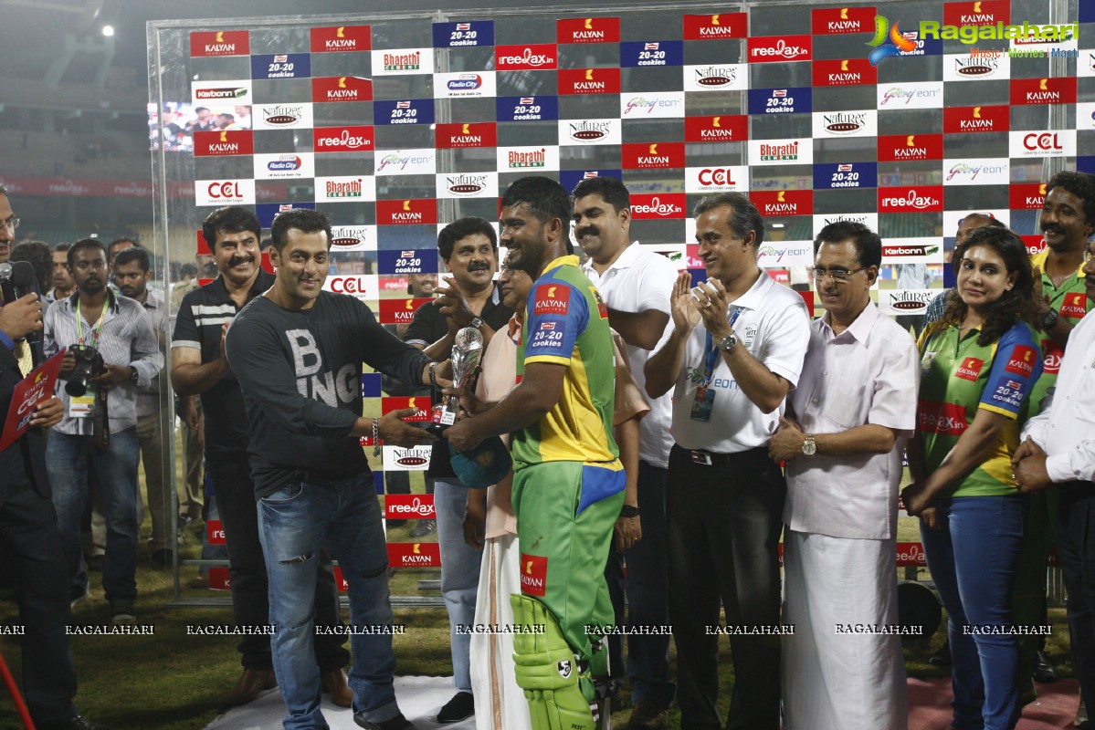 CCL 3: Kerala Strikers Vs Mumbai Heroes Match (Set 2)