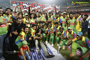 Kerala Strikers Vs Mumbai Heroes - Celebrity Cricket League