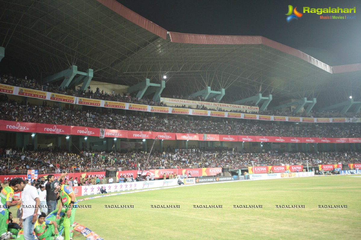 CCL 3: Kerala Strikers Vs Mumbai Heroes Match (Set 2)