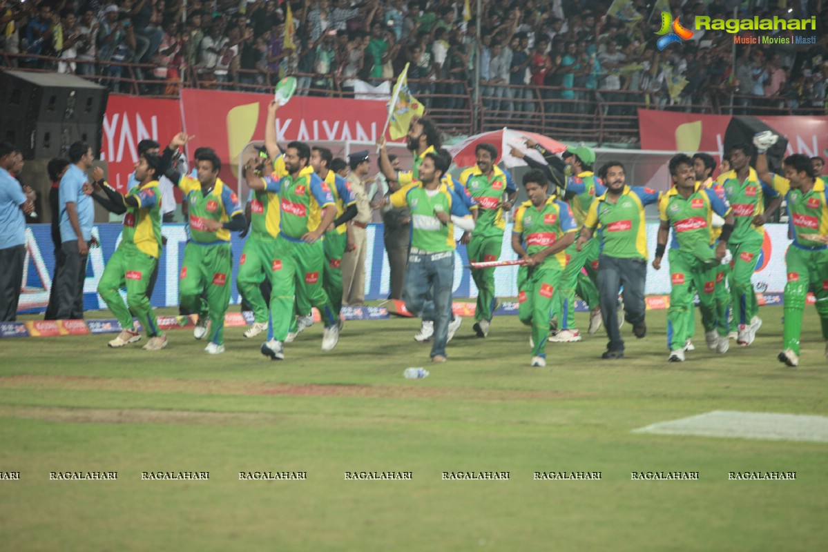 CCL 3: Kerala Strikers Vs Mumbai Heroes Match (Set 2)