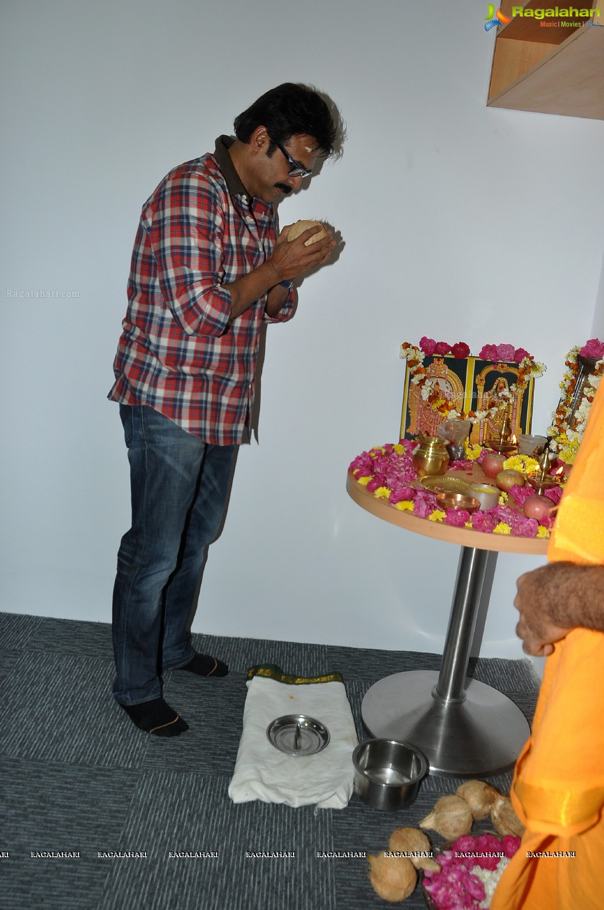 Venkatesh launches Lakshmi Nissan, Hyderabad