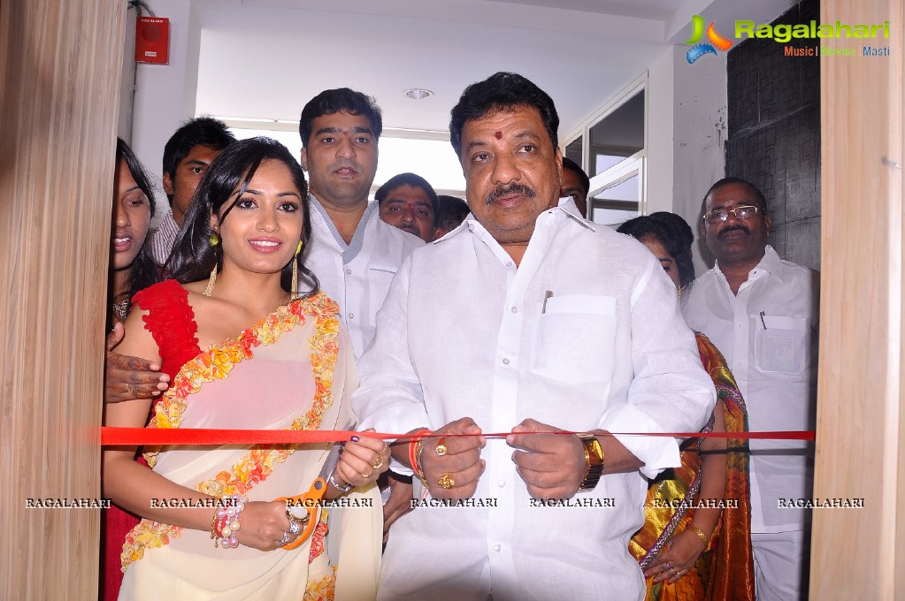 Madhavilatha Launches Kadai Restaurant, Hyderabad