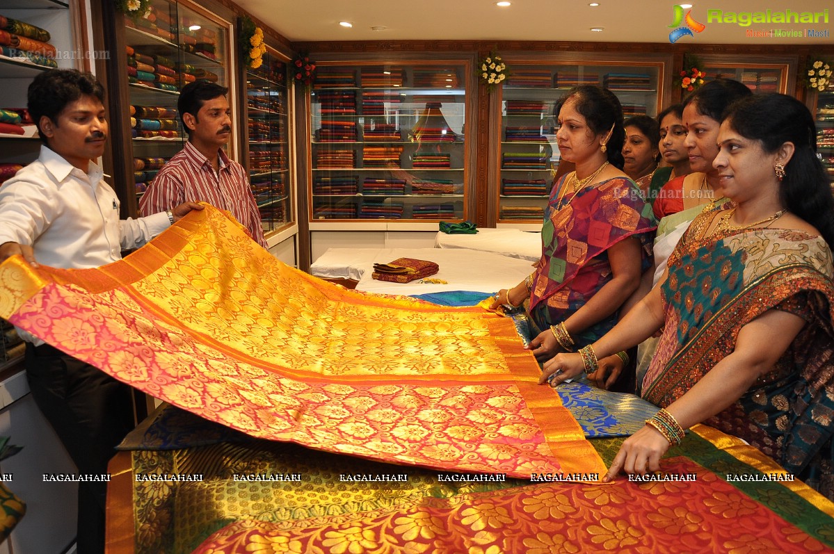 Sanjjanaa inaugurates Mangalya Saree Mandir at KPHB, Hyderabad