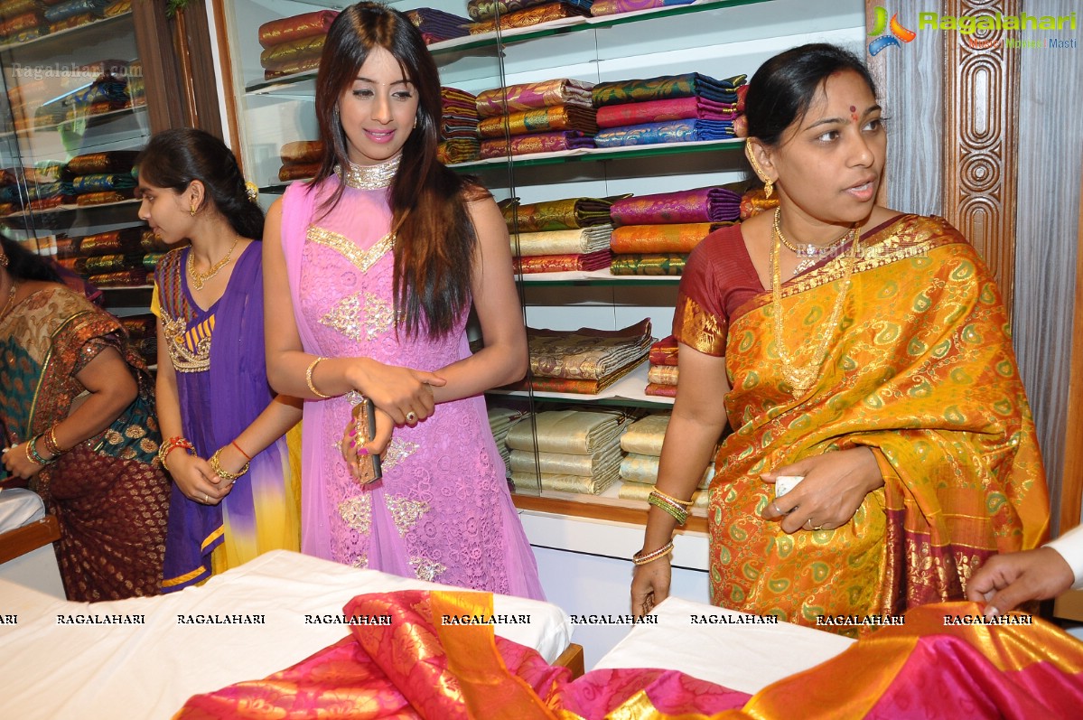 Sanjjanaa inaugurates Mangalya Saree Mandir at KPHB, Hyderabad