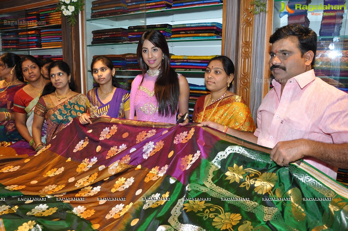 Sanjjanaa inaugurates Mangalya Saree Mandir at KPHB, Hyderabad