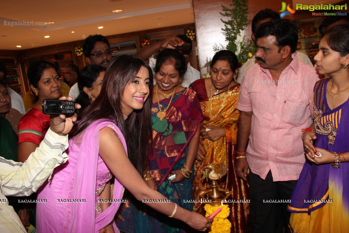 Sanjjanaa inaugurates Mangalya Saree Mandir at KPHB, Hyderabad