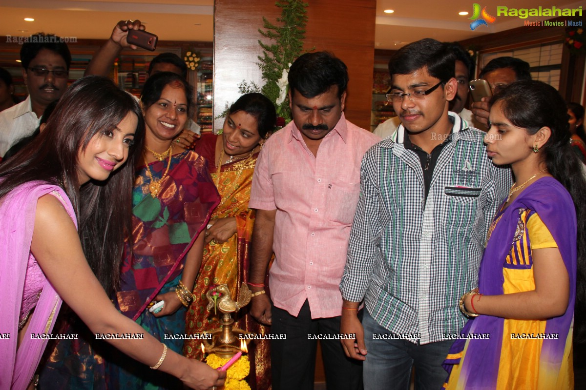 Sanjjanaa inaugurates Mangalya Saree Mandir at KPHB, Hyderabad