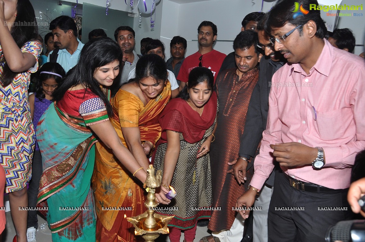 Nikitha Narayan and Aksha launches Naturals Family Salon & Spa at Lingampally, Hyderabad