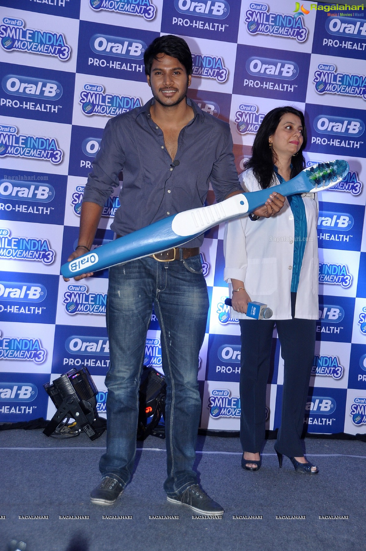 Smile Officers Prachi Desai and Sundeep Kishan at Oral-B Smile India Movement, Hyderabad