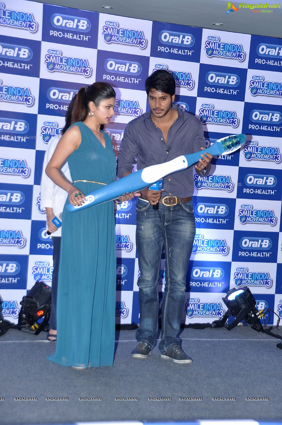 Smile Officers Prachi Desai and Sundeep Kishan at Oral-B Smile India Movement, Hyderabad