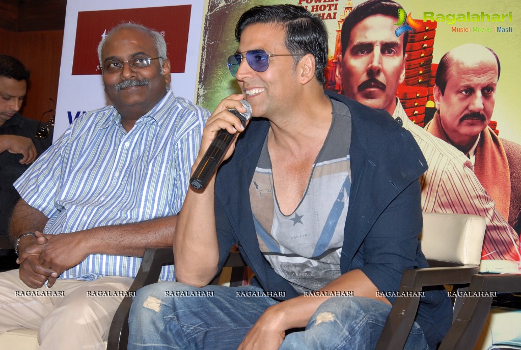 Akshay Kumar & Kajal Aggarwal at Special 26 Promotions, Hyderabad