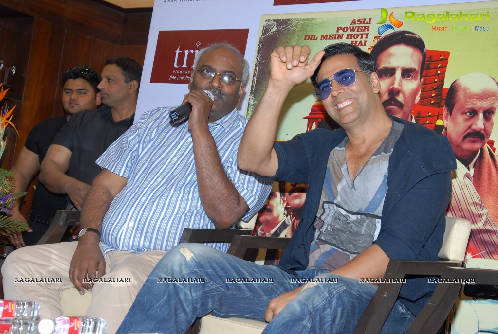 Akshay Kumar & Kajal Aggarwal at Special 26 Promotions, Hyderabad