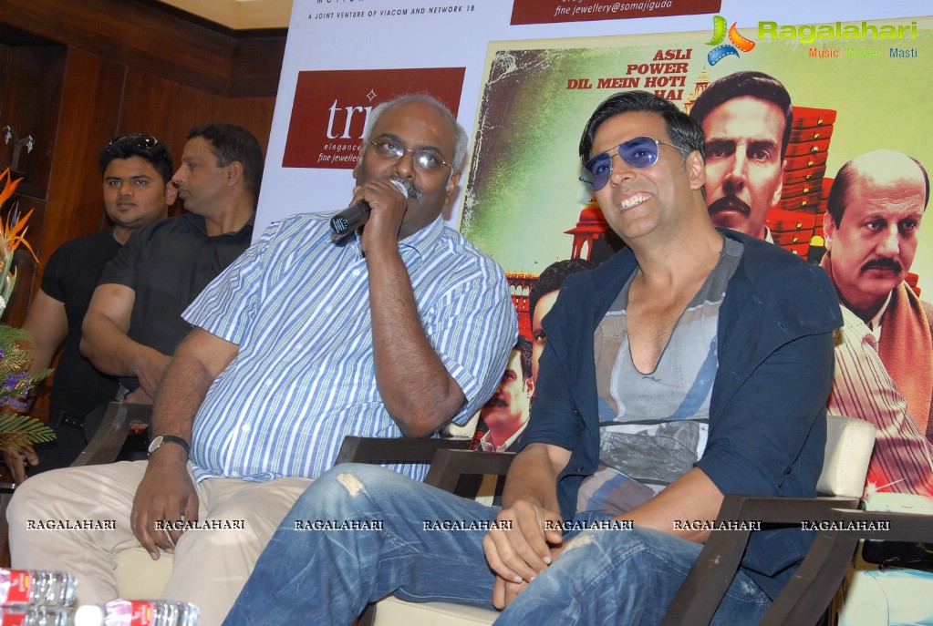 Akshay Kumar & Kajal Aggarwal at Special 26 Promotions, Hyderabad