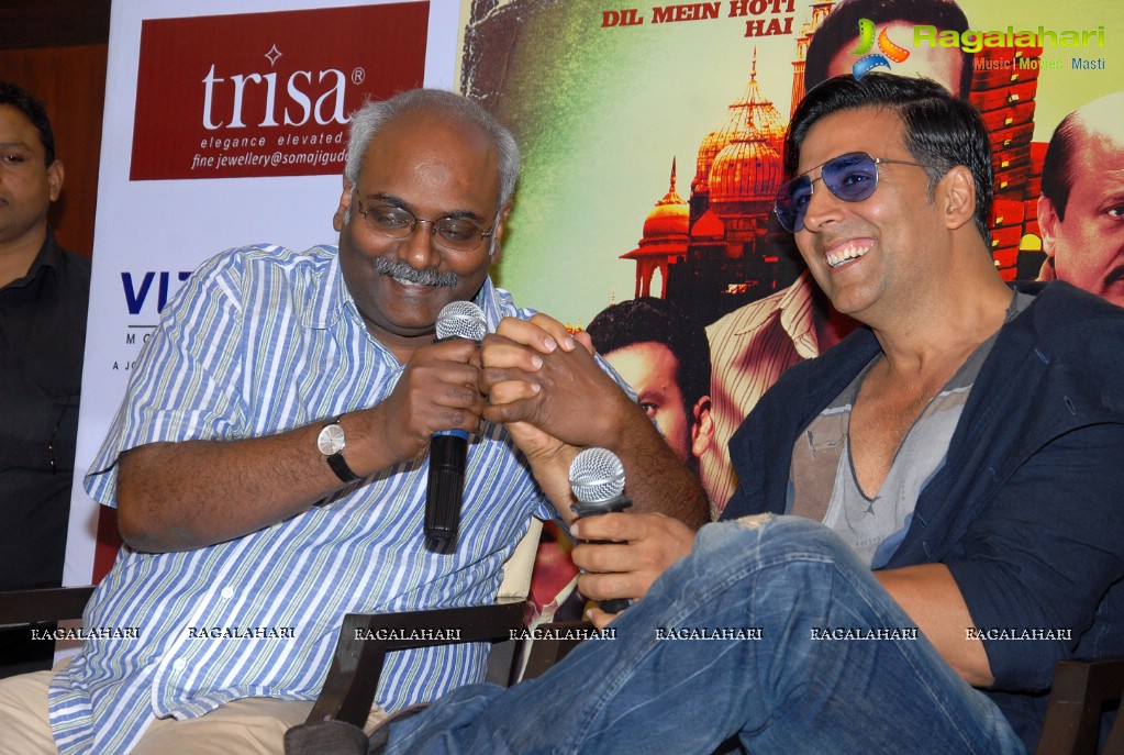 Akshay Kumar & Kajal Aggarwal at Special 26 Promotions, Hyderabad