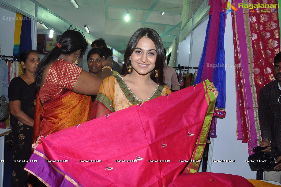 Aksha Pardasany launches Trendz – Summer Fashion Exhibition 2013