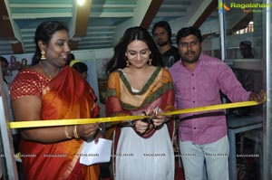 Aksha launches Trendz Summer Fashion Exhibition 2013