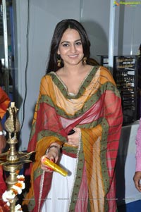 Aksha launches Trendz Summer Fashion Exhibition 2013