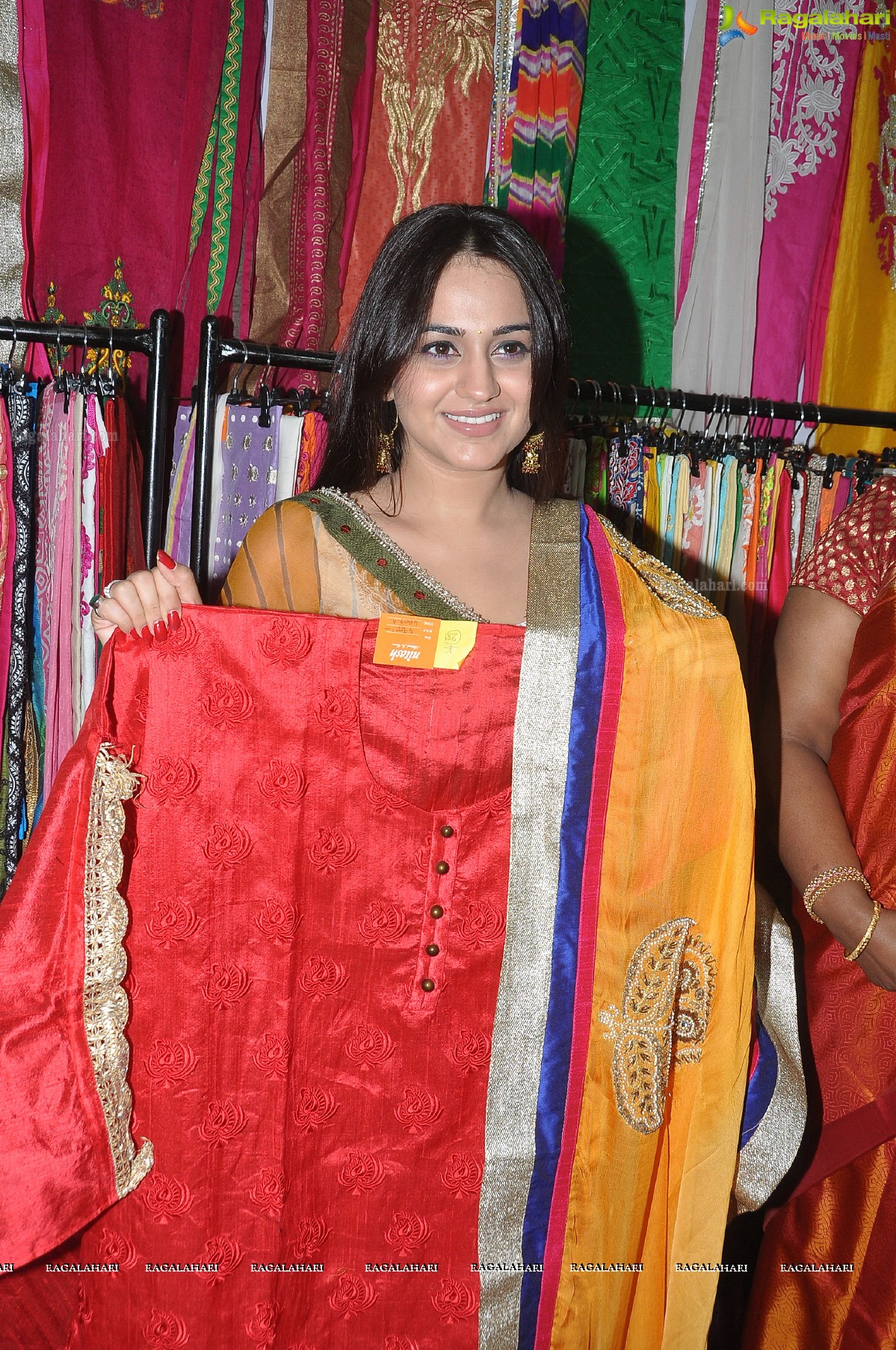 Aksha Pardasany launches Trendz – Summer Fashion Exhibition 2013