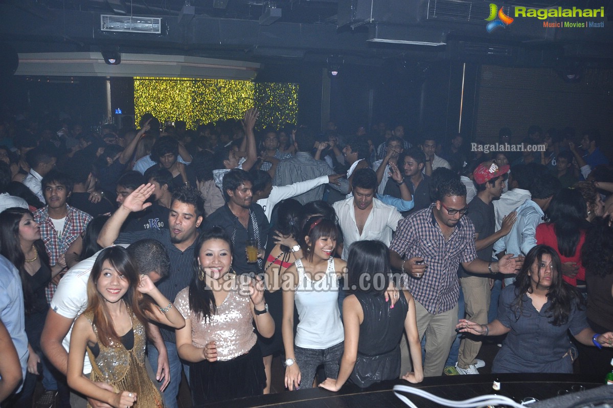 Puja Chandak's Birthday Bash at Kismet Pub, Hyderabad