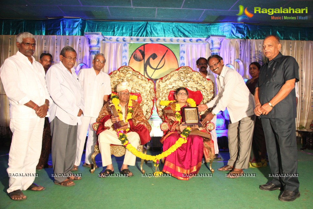 Felicitation to Publicity Designer Eeswar