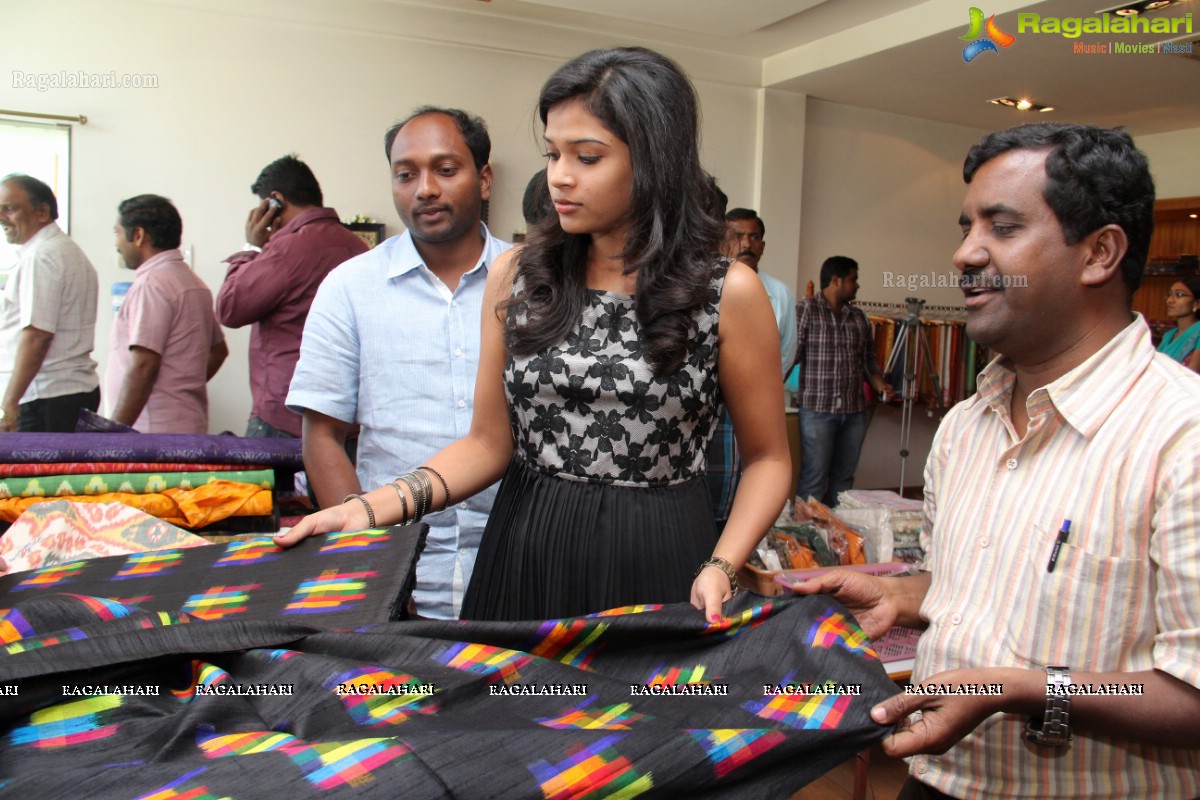 Bhargavi inaugurates Pochampally IKAT Art Mela at  Veeves Boutique, Hyderabad