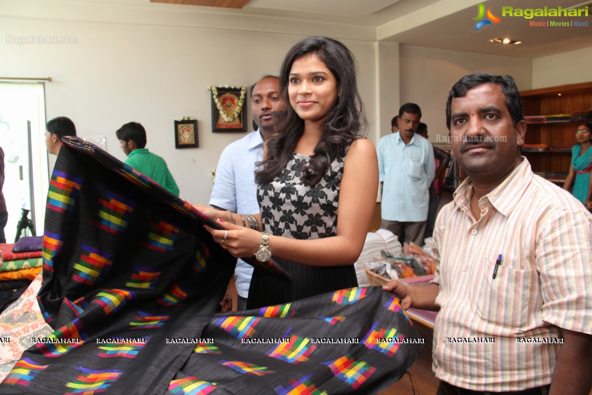 Bhargavi inaugurates Pochampally IKAT Art Mela at  Veeves Boutique, Hyderabad