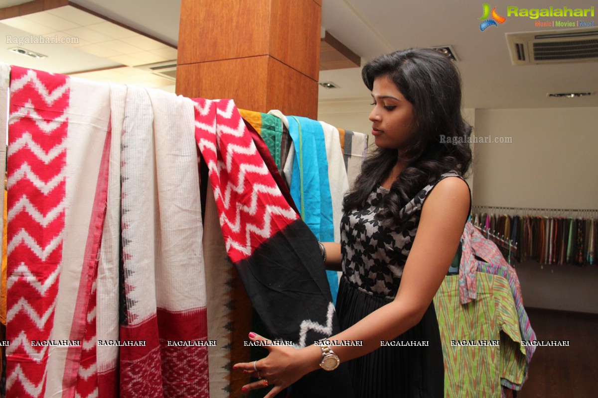 Bhargavi inaugurates Pochampally IKAT Art Mela at  Veeves Boutique, Hyderabad