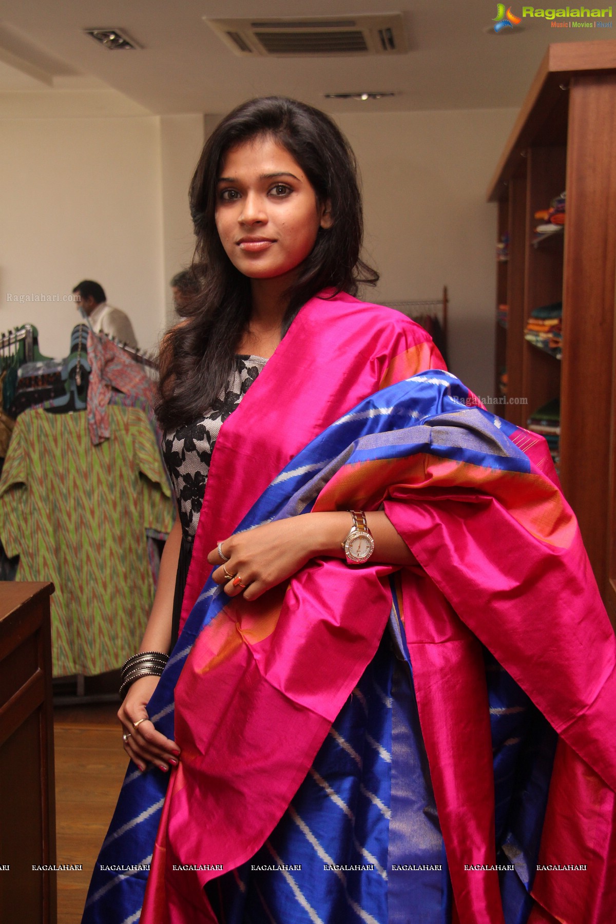 Bhargavi inaugurates Pochampally IKAT Art Mela at  Veeves Boutique, Hyderabad