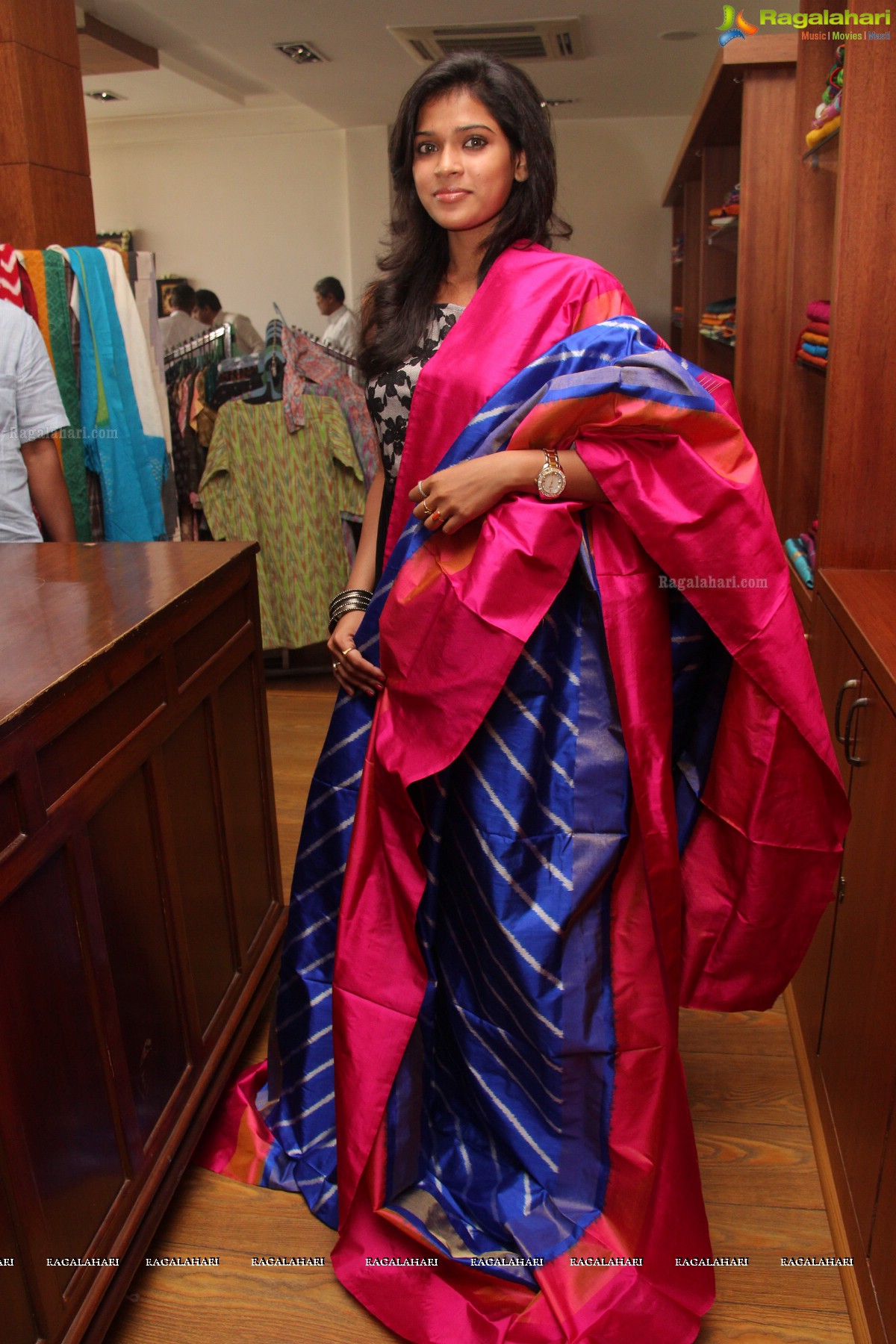 Bhargavi inaugurates Pochampally IKAT Art Mela at  Veeves Boutique, Hyderabad