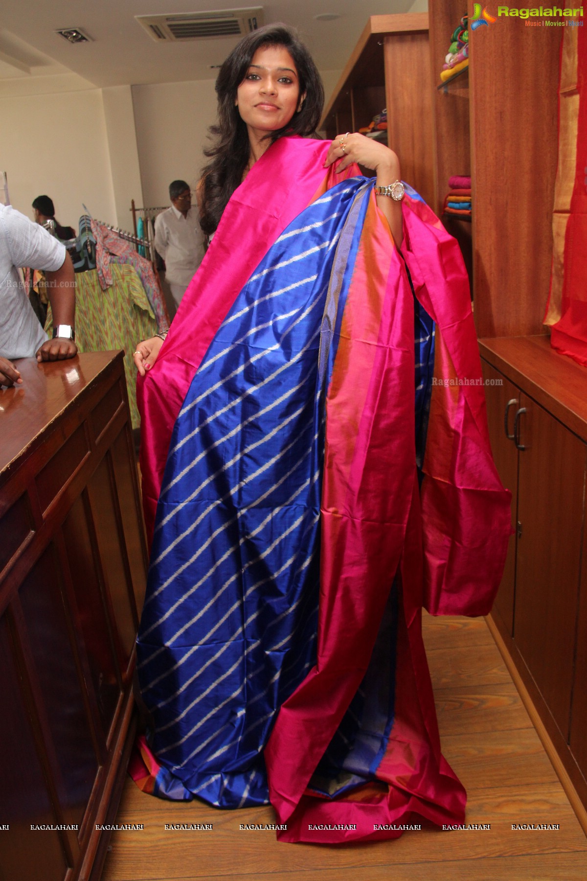 Bhargavi inaugurates Pochampally IKAT Art Mela at  Veeves Boutique, Hyderabad