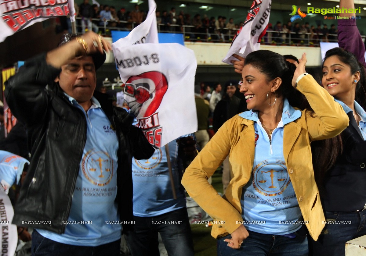 CCL4: Bhojpuri Dabanggs Vs Chennai Rhinos