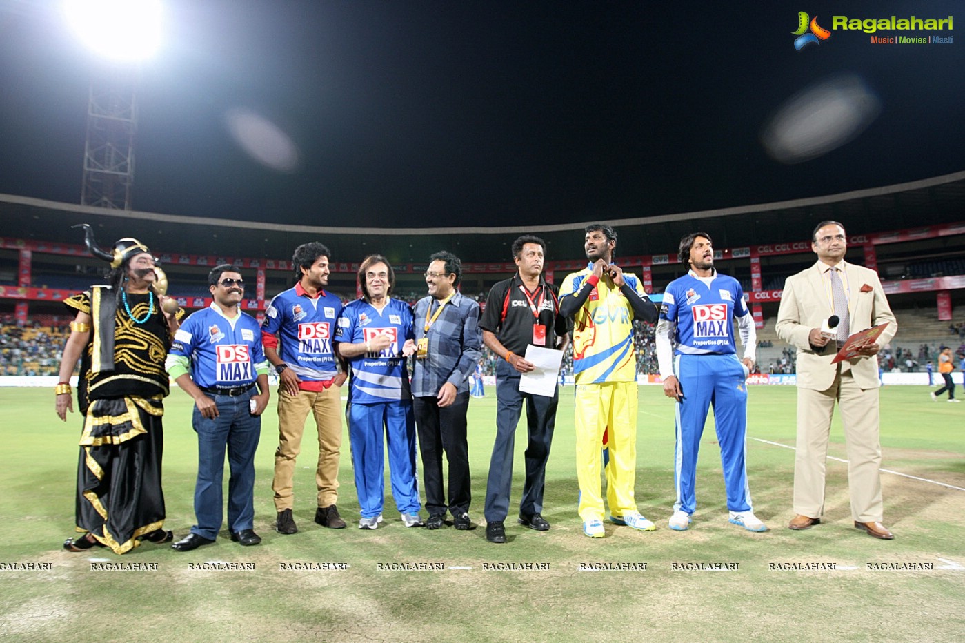 CCL 4: Chennai Rhinos Vs Karnataka Bulldozers (Set 1)