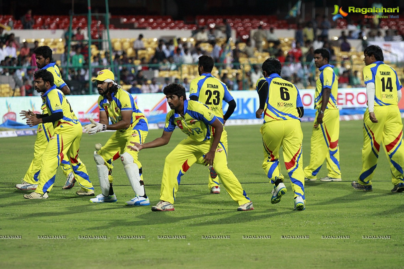 CCL 4: Chennai Rhinos Vs Karnataka Bulldozers (Set 1)