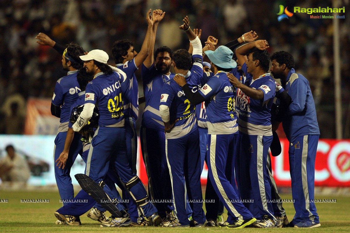 CCL4 Karnataka Bulldozers vs Kerala Strikers Finals