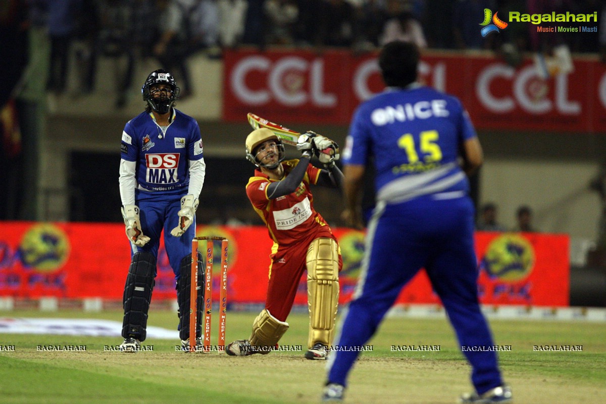 CCL 4: Telugu Warriors Vs Karnataka Bulldozers (Set 3)