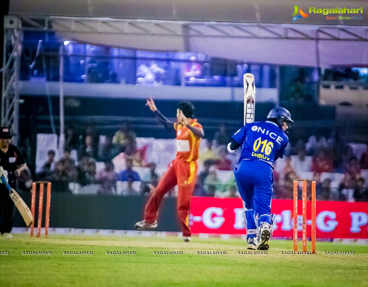 CCL 4: Telugu Warriors Vs Karnataka Bulldozers (Set 3)