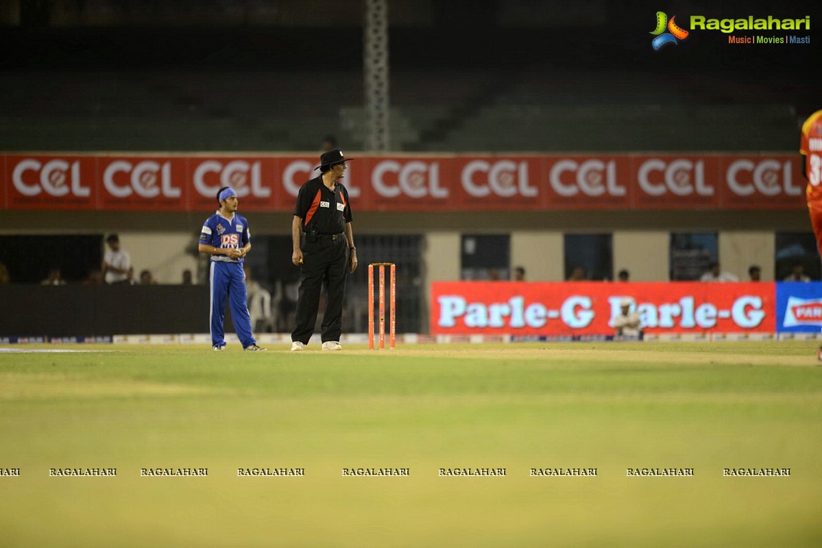 CCL4: Telugu Warriors Vs Karnataka Bulldozers (Set 1)