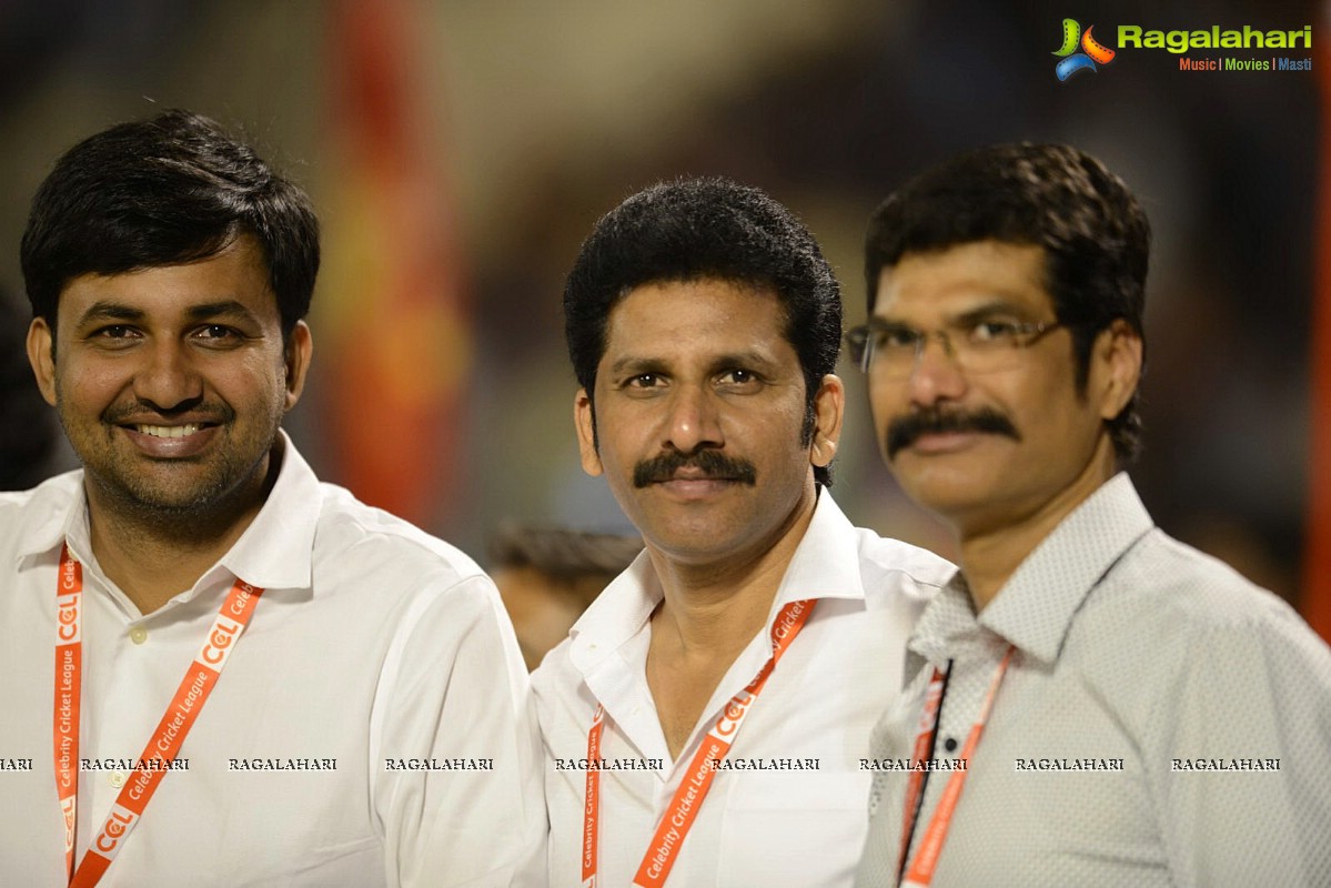 CCL4: Telugu Warriors Vs Karnataka Bulldozers (Set 1)