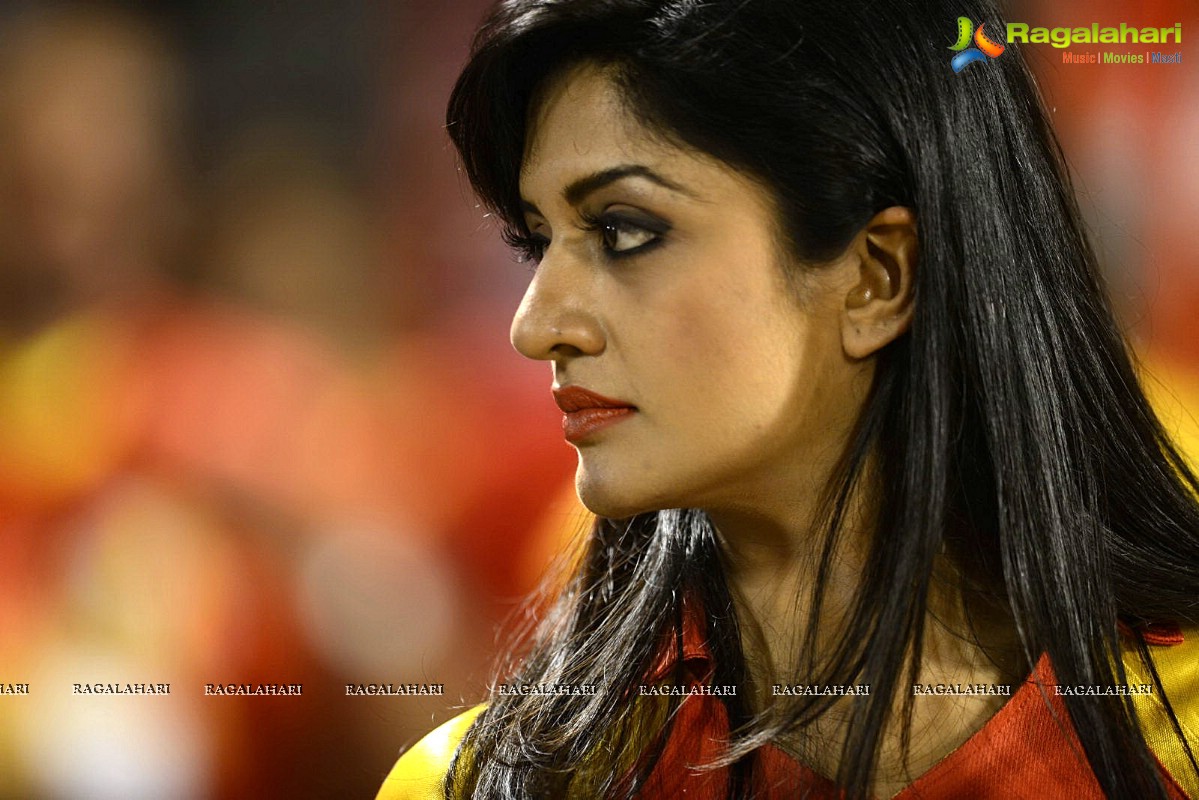 CCL4: Telugu Warriors Vs Karnataka Bulldozers (Set 1)