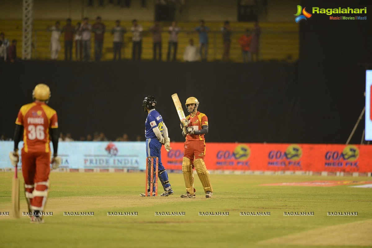 CCL4: Telugu Warriors Vs Karnataka Bulldozers (Set 1)