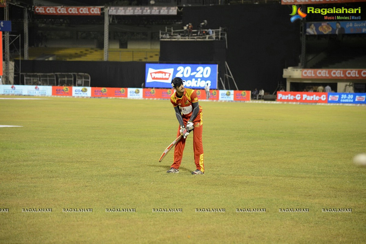 CCL4: Telugu Warriors Vs Karnataka Bulldozers (Set 1)