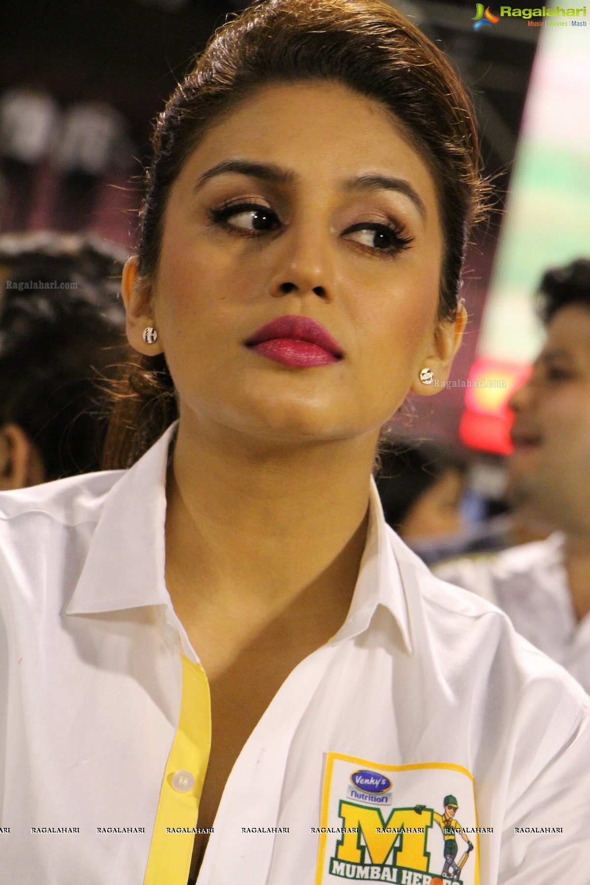 CCL4 Karnataka Bulldozers vs Mumbai Heros Semifinal Exclusive Photos