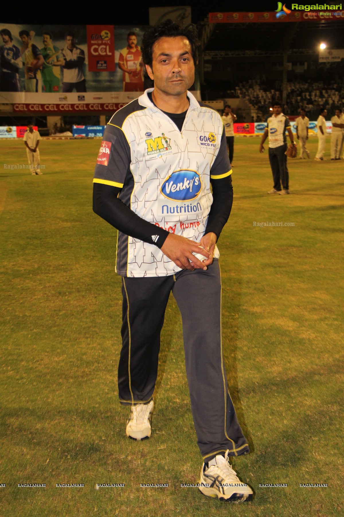 CCL4 Karnataka Bulldozers vs Mumbai Heros Semifinal Exclusive Photos