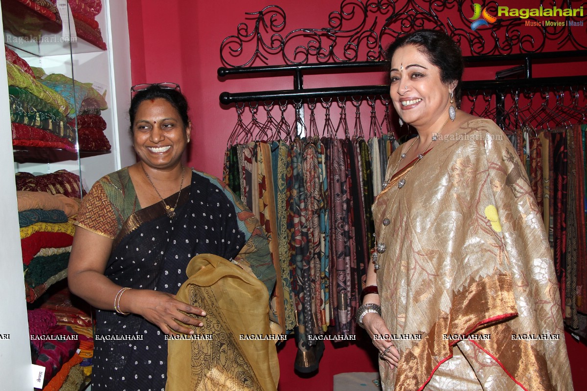 Kirron Kher Unveils Gaurang Shah's Heritage Summer Collection 2014