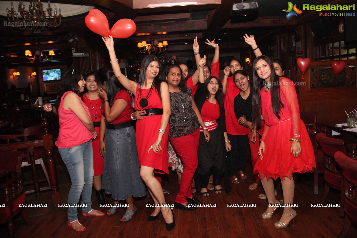 Pre-Valentine Bash by Meenu and Shruti at 10 D, Hyderabad