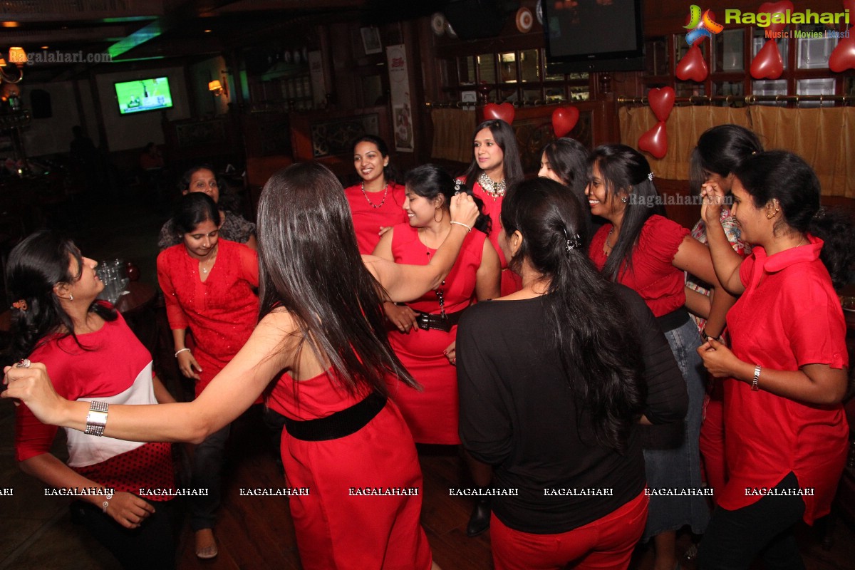 Pre-Valentine Bash by Meenu and Shruti at 10 D, Hyderabad