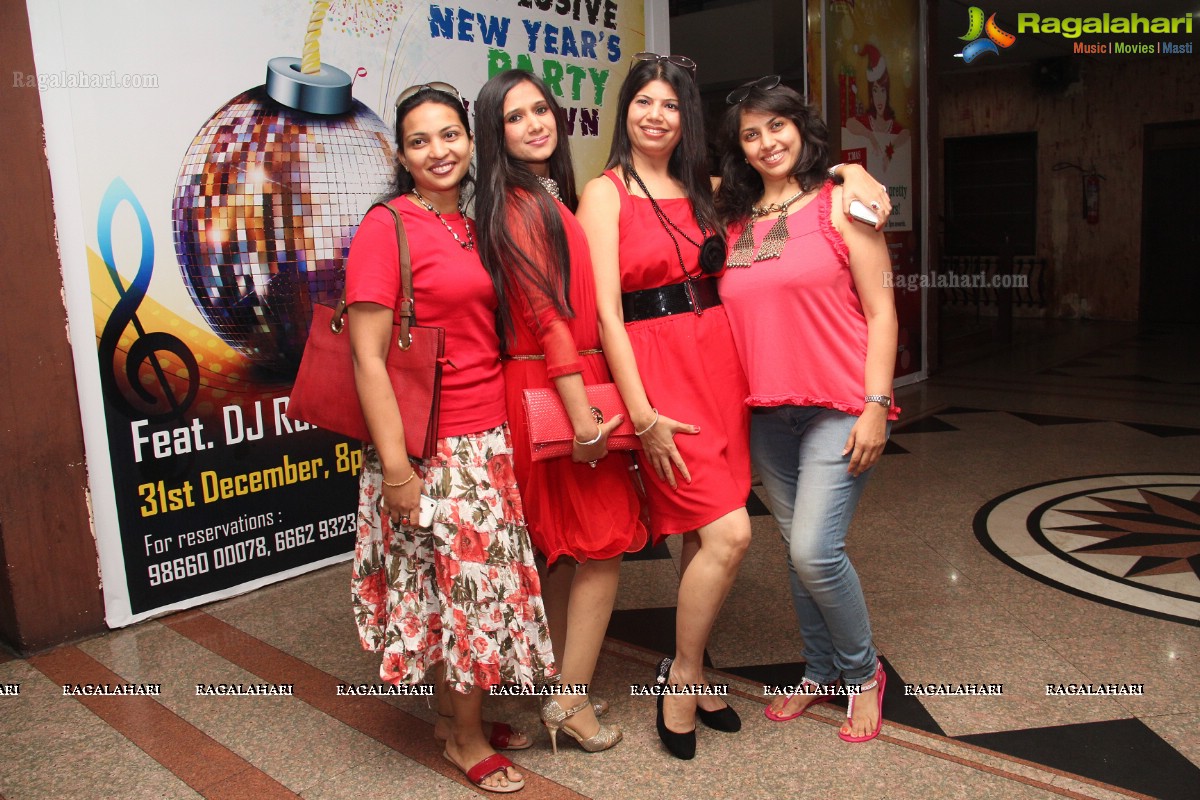 Pre-Valentine Bash by Meenu and Shruti at 10 D, Hyderabad