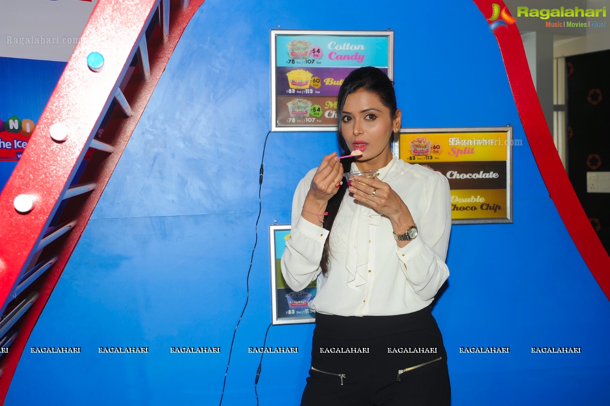 Meenakshi Dixit launches Mini Melts, Hyderabad